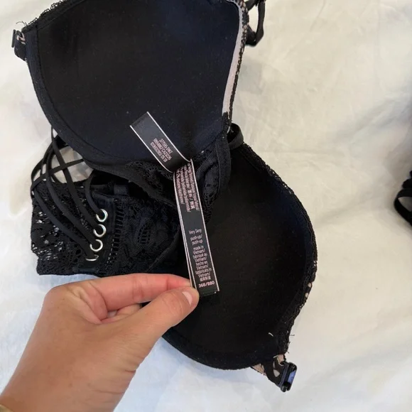 VS Elegant Black Lace Lingerie Set - Picture 12 of 12